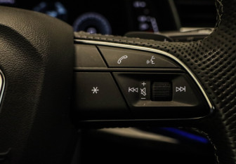 Подержанный автомобиль Audi Q8 2018 года (12 фото)