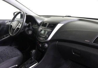 Подержанный автомобиль Hyundai Solaris Sedan 2015 года (8 фото)