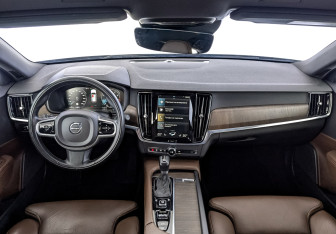 Подержанный автомобиль Volvo V90 Cross Country 2021 года (14 фото)