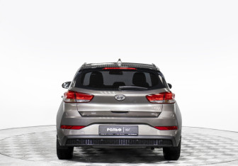 Подержанный автомобиль Hyundai i30 Hatchback 2022 года (6 фото)