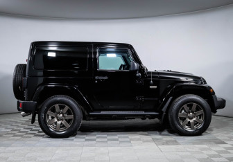 Подержанный автомобиль Jeep Wrangler 2016 года (4 фото)