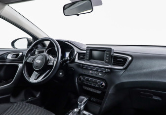 Подержанный автомобиль Kia Ceed Hatchback 2018 года (5 фото)