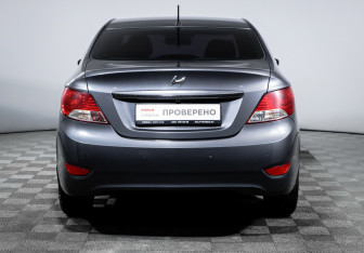 Подержанный автомобиль Hyundai Solaris Sedan 2012 года (6 фото)