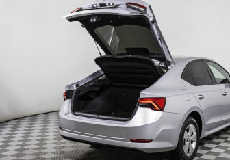 Подержанный автомобиль Skoda Octavia Liftback 2020 года (16 фото)