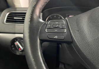 Подержанный автомобиль Volkswagen Jetta Sedan 2012 года (14 фото)