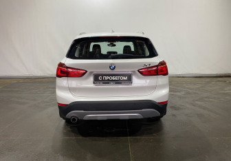 Подержанный автомобиль BMW X1 2017 года (5 фото)