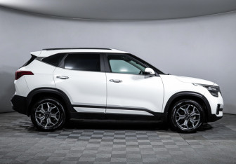 Подержанный автомобиль Kia Seltos 2022 года (4 фото)