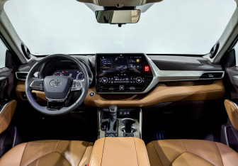 Подержанный автомобиль Toyota Highlander 2025 года (14 фото)