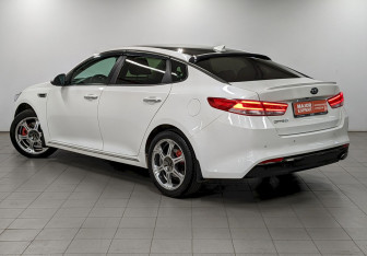 Подержанный автомобиль Kia Optima Sedan 2017 года (7 фото)