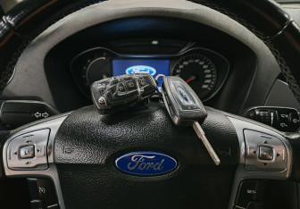 Подержанный автомобиль Ford Mondeo Sedan 2013 года (18 фото)