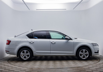 Подержанный автомобиль Skoda Octavia Liftback 2018 года (4 фото)