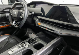 Подержанный автомобиль Changan UNI-V 2023 года (9 фото)