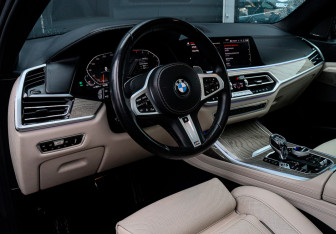 Подержанный автомобиль BMW X7 2020 года (20 фото)
