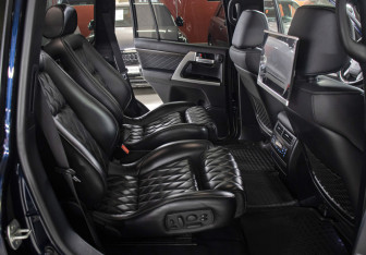 Подержанный автомобиль Toyota Land Cruiser Suv 2018 года (12 фото)