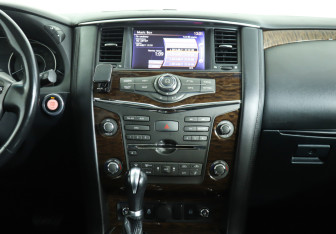 Подержанный автомобиль Nissan Patrol 2013 года (16 фото)