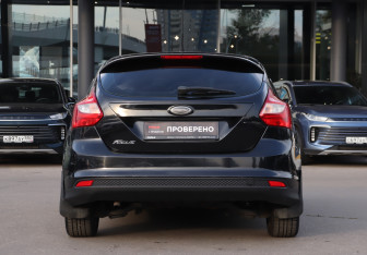 Подержанный автомобиль Ford Focus Hatchback 2013 года (6 фото)