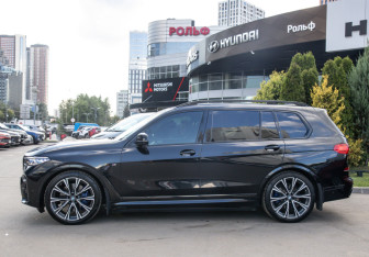 Подержанный автомобиль BMW X7 2019 года (6 фото)