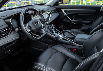 Подержанный автомобиль Geely Atlas Pro 2022 года (12 фото)
