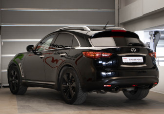 Подержанный автомобиль Infiniti FX 2012 года (6 фото)