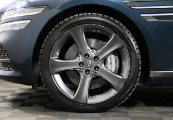 Подержанный автомобиль Genesis G80 2021 года (31 фото)
