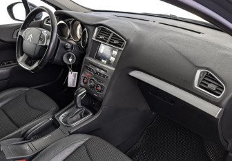Подержанный автомобиль Citroen C4 Sedan 2017 года (13 фото)