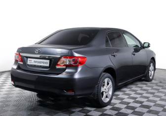 Подержанный автомобиль Toyota Corolla Sedan 2012 года (5 фото)