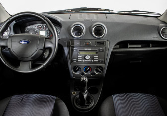 Подержанный автомобиль Ford Fusion 2007 года (11 фото)