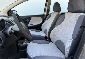 Подержанный автомобиль Nissan Note 2008 года (10 фото)