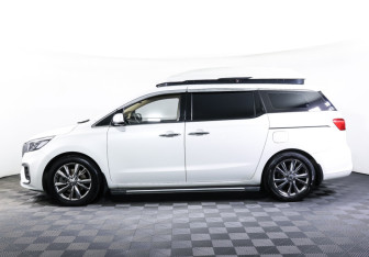 Подержанный автомобиль Kia Carnival 2019 года (8 фото)