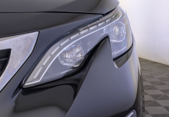 Подержанный автомобиль Peugeot 3008 2018 года (11 фото)