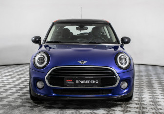 Подержанный автомобиль MINI Hatch 2018 года (2 фото)