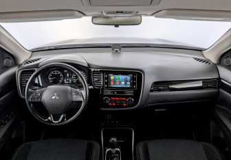 Подержанный автомобиль Mitsubishi Outlander 2019 года (14 фото)