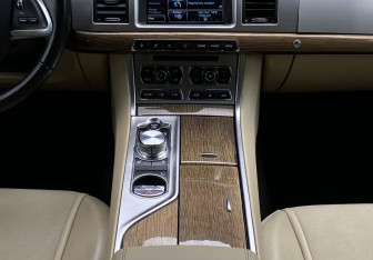 Подержанный автомобиль Jaguar XF Sedan 2013 года (13 фото)