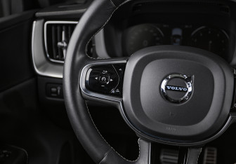 Подержанный автомобиль Volvo XC60 2020 года (11 фото)