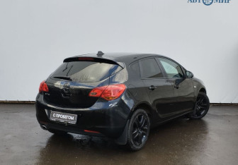 Подержанный автомобиль Opel Astra Hatchback 2010 года (8 фото)