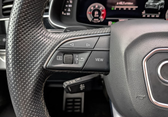 Подержанный автомобиль Audi Q7 2021 года (26 фото)