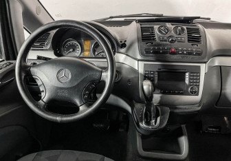 Подержанный автомобиль Mercedes-Benz Viano 2008 года (12 фото)