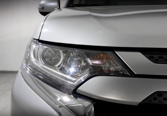 Подержанный автомобиль Mitsubishi Outlander 2020 года (17 фото)