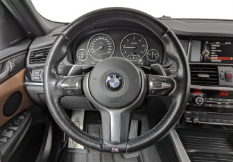 Подержанный автомобиль BMW X4 2017 года (22 фото)