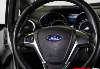 Подержанный автомобиль Ford Fiesta Sedan 2015 года (13 фото)