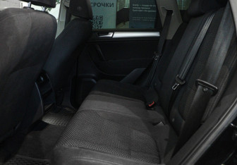 Подержанный автомобиль Volkswagen Touareg 2012 года (8 фото)