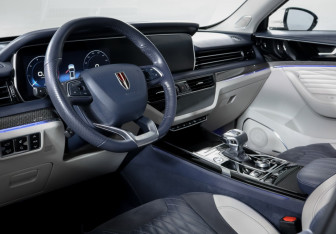 Подержанный автомобиль Hongqi HS5 2023 года (14 фото)