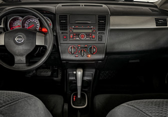 Подержанный автомобиль Nissan Tiida Sedan 2013 года (15 фото)