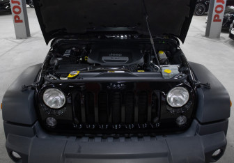 Подержанный автомобиль Jeep Wrangler 2014 года (9 фото)