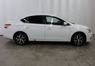 Подержанный автомобиль Nissan Sentra Sedan 2015 года (7 фото)