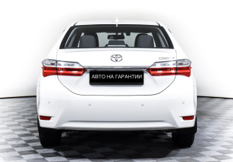Подержанный автомобиль Toyota Corolla Sedan 2017 года (6 фото)