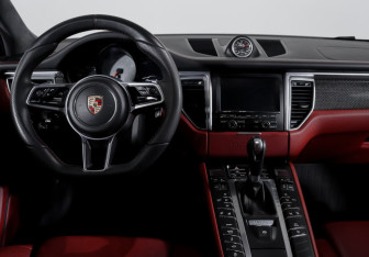 Подержанный автомобиль Porsche Macan 2014 года (12 фото)