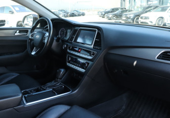 Подержанный автомобиль Hyundai Sonata 2017 года (9 фото)