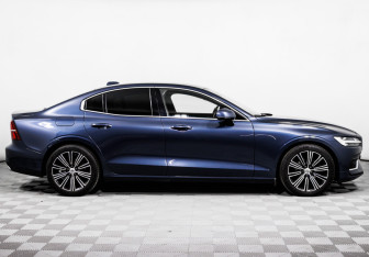 Подержанный автомобиль Volvo S60 2019 года (4 фото)