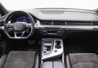 Подержанный автомобиль Audi Q7 2019 года (13 фото)